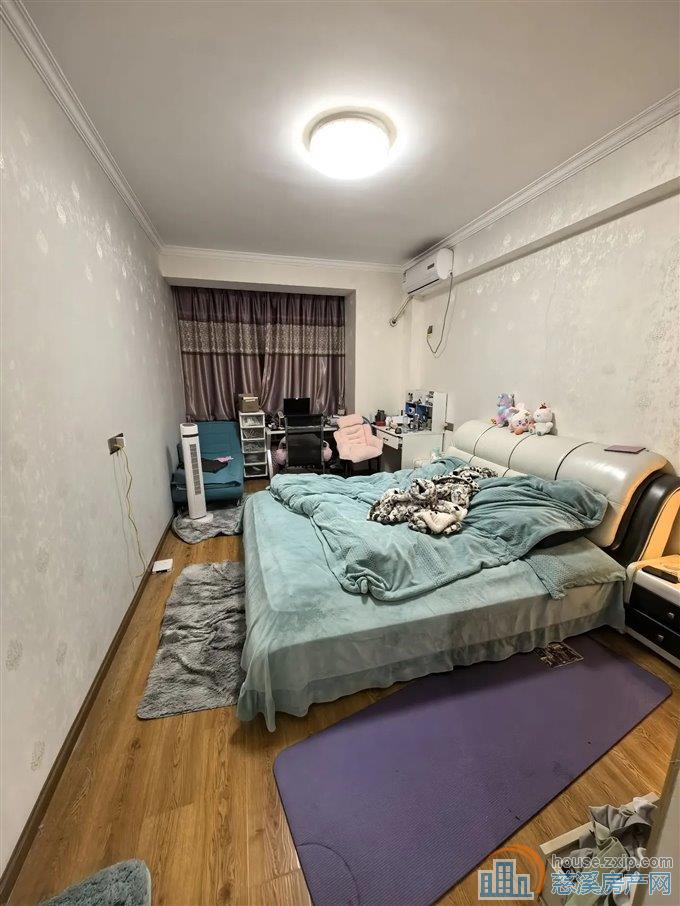 嘉景园124平99万送车位精装修