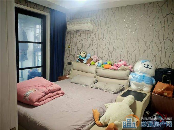 慈吉旁边鸿都大厦110平138万