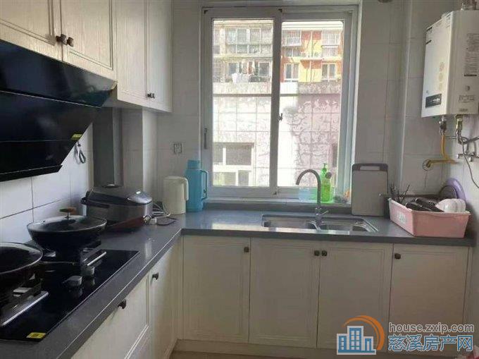 景和家园东区89平边套二楼精装66.6万