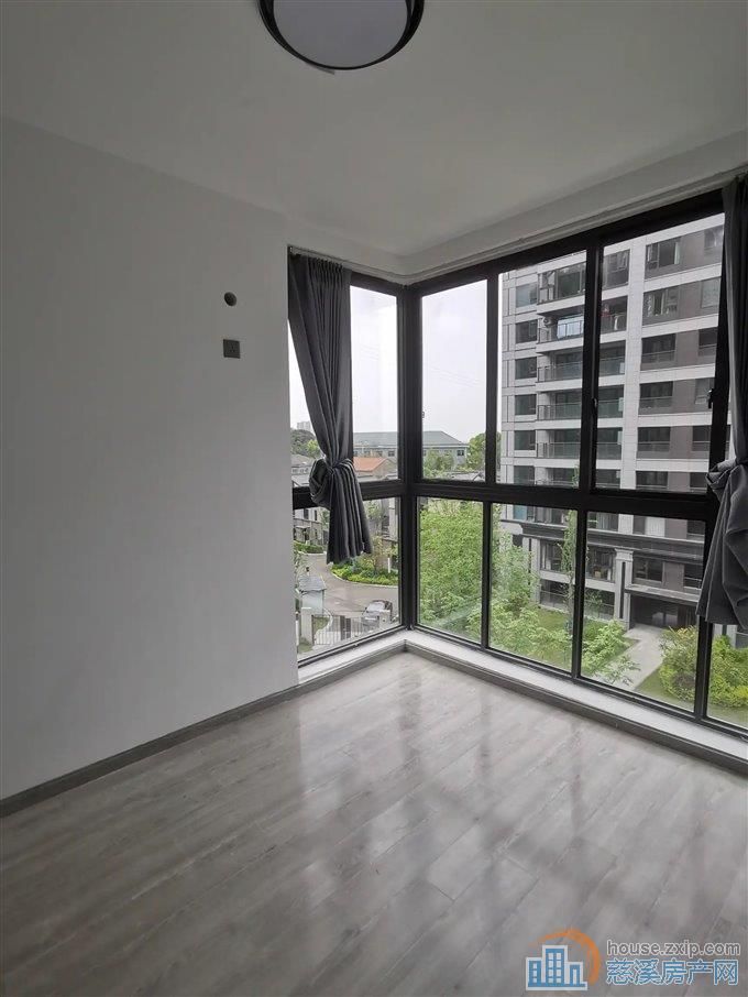 保利银杏小镇105平125万精装修