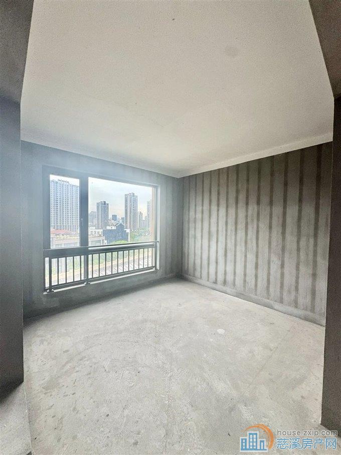 江滨之城 毛坯 142平方159万带车位