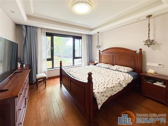 急卖 金仕华庭 装修非常好，拎包入住