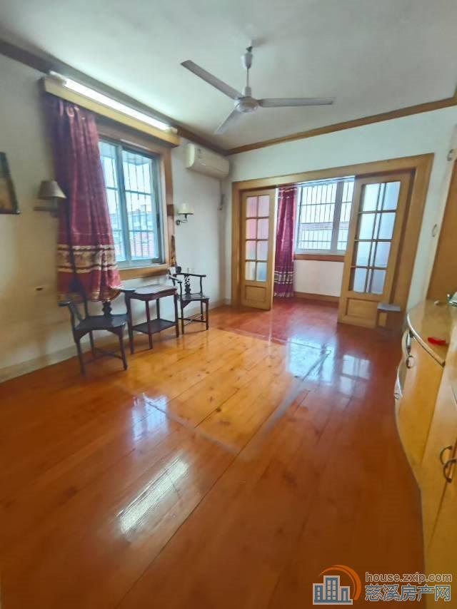 慈兴小区3楼74平方精装60万满5年