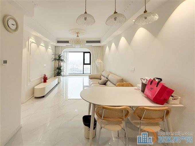 红星天铂佳苑93平99.8万精装保养好