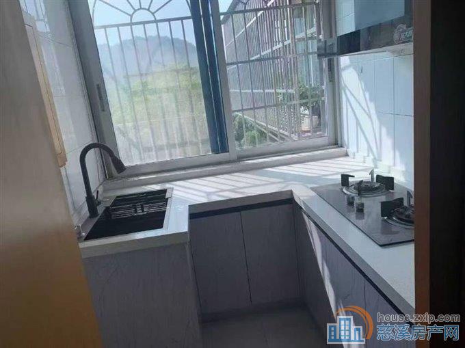 慈溪山庄74平精装4楼储藏室62.8万