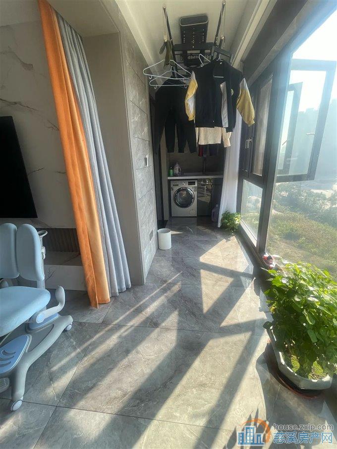 珑玥府112平188万精装修三居室