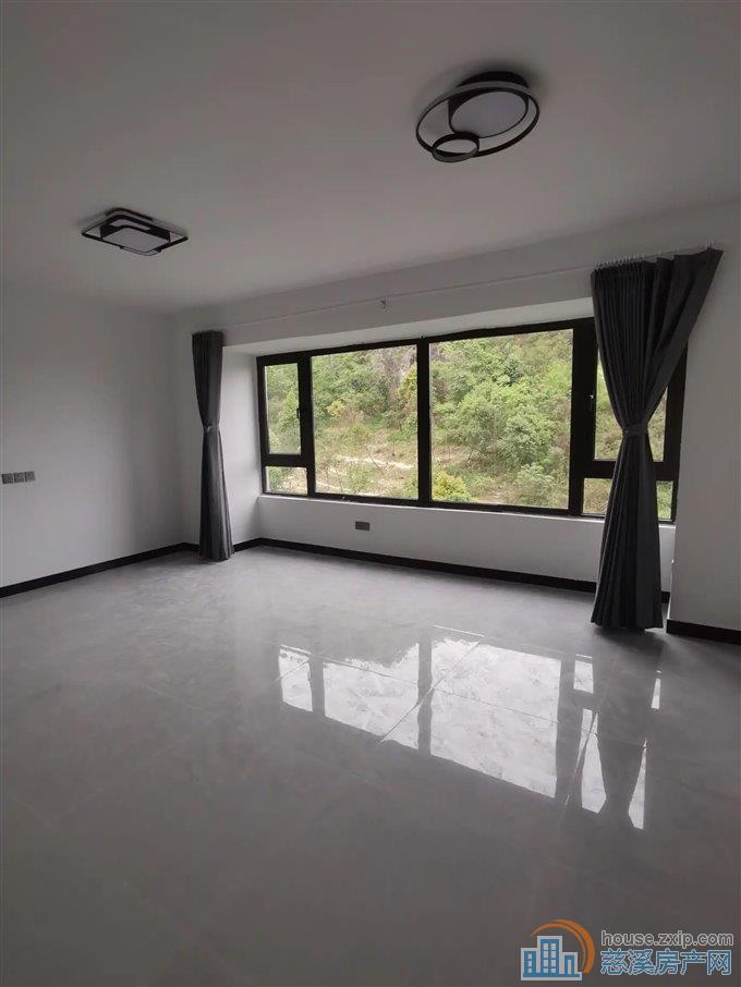 保利银杏小镇105平125万精装修