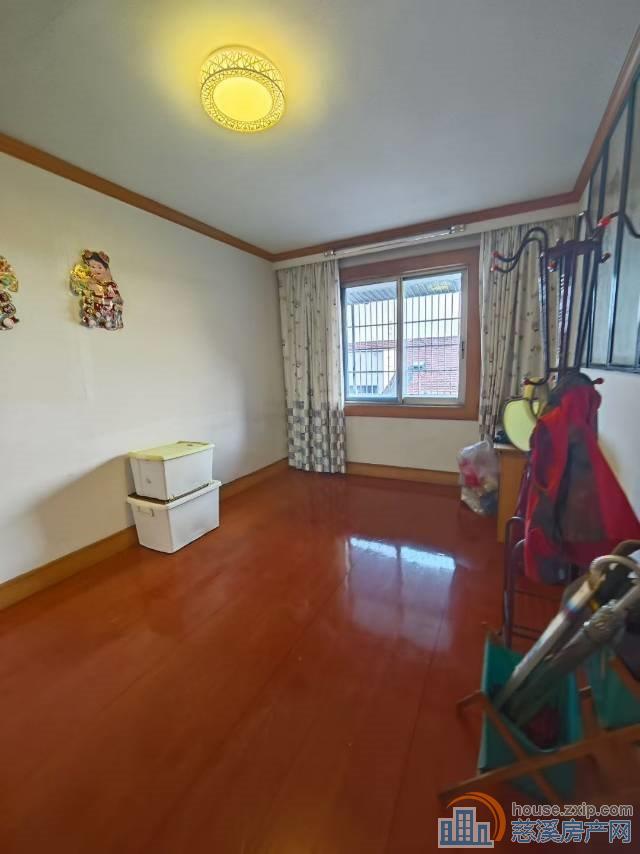 慈兴小区3楼74平方精装60万满5年