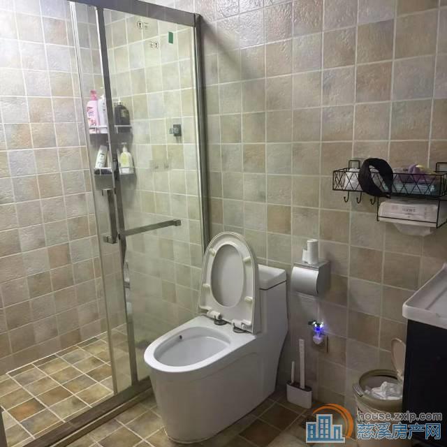 白金湾 134平朝南三间 自住装修