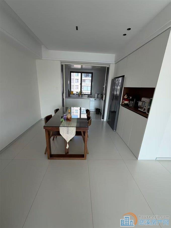 珑玥府143平自住精装修298万车位