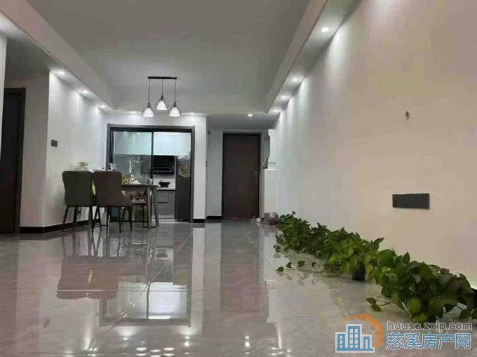 江滨江岸臻园高楼层143平精150.8万