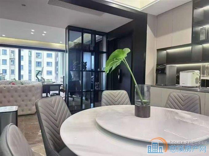 佳洲锦苑143平精装中间楼层190万