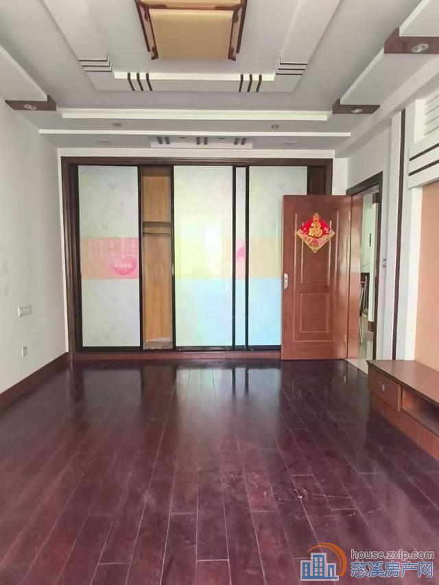 玲珑小区2楼95平精装车库92.8万