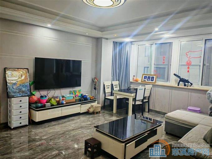 慈吉旁边鸿都大厦110平138万