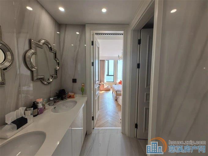 保利天悦湾 豪装220平266万楼.王位