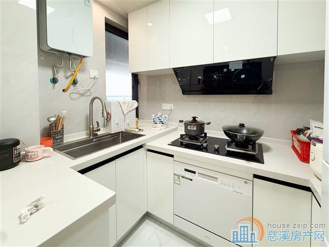 红星天铂佳苑93平99.8万精装保养好