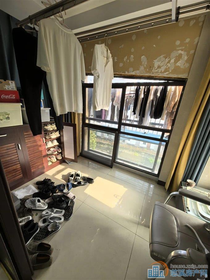 嘉景园124平99万送车位精装修