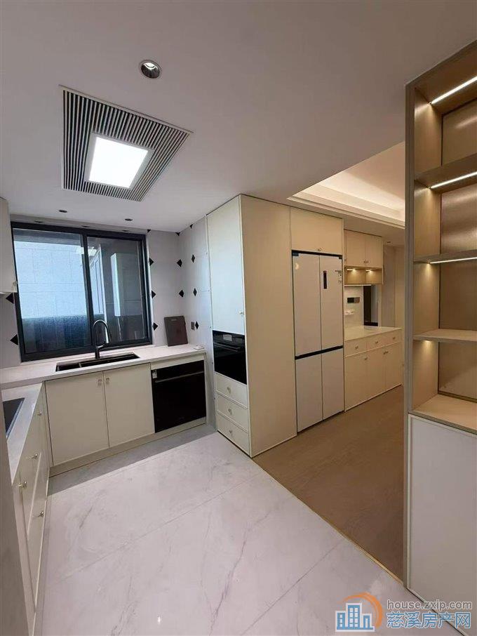 出售湖樾云著豪华精装未入住装修花了60个