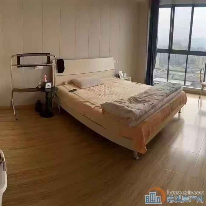 中梁泊景庭130平洋房顶楼简装129万