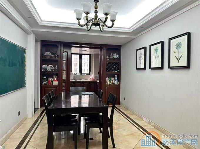 凯旋门177平中上层东边套豪装4房带车位