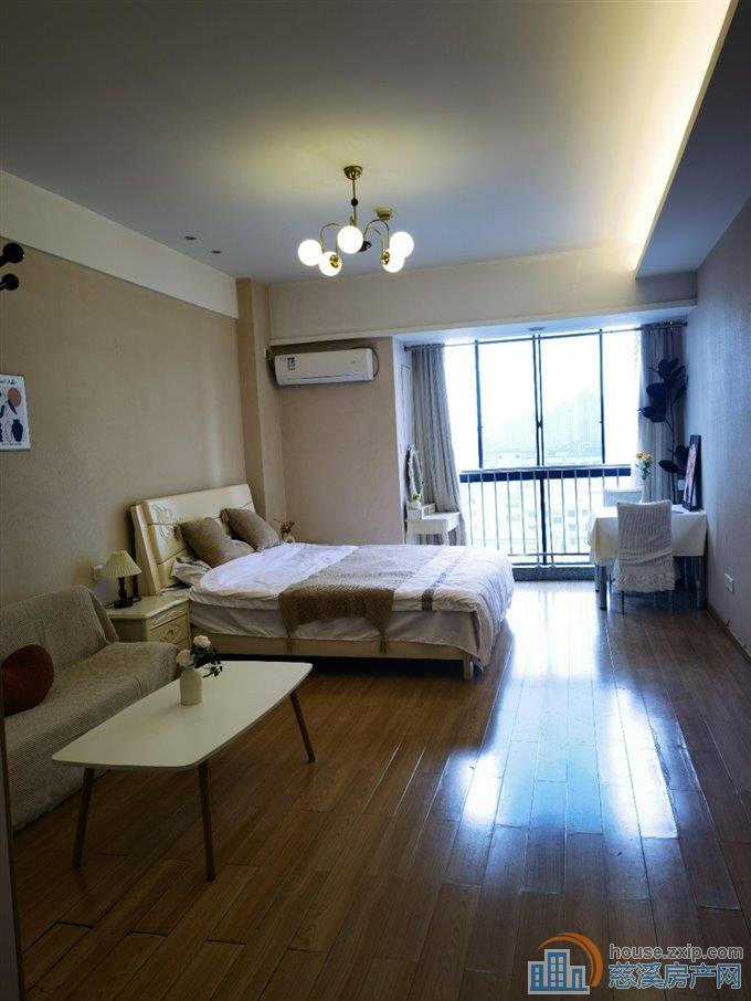 新都汇朝南一室一厅1588元/月