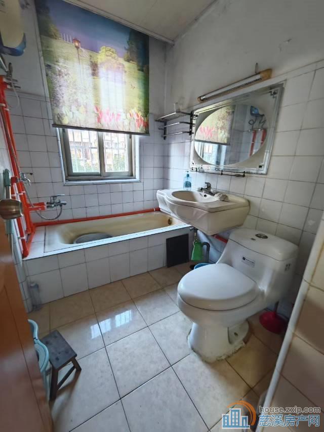 慈兴小区3楼74平方精装60万满5年