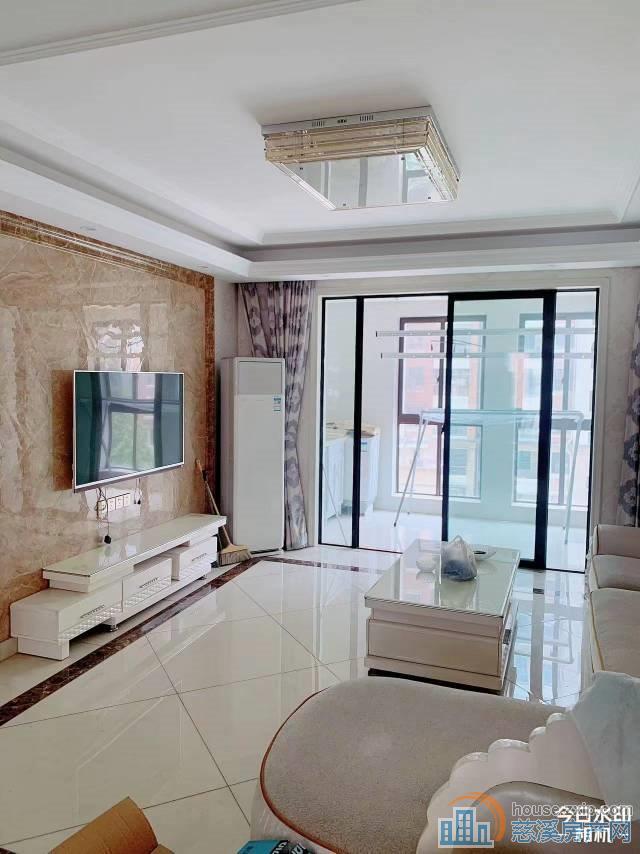 特价上笆里花苑137平精装带车位储藏间