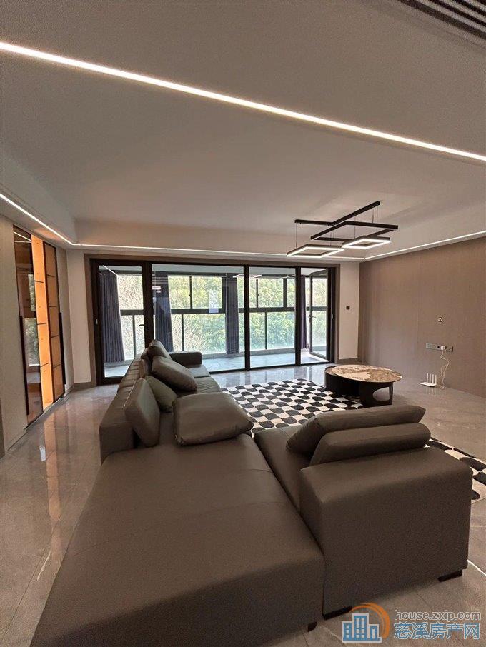 保利银杏小镇 127平148万 精装修