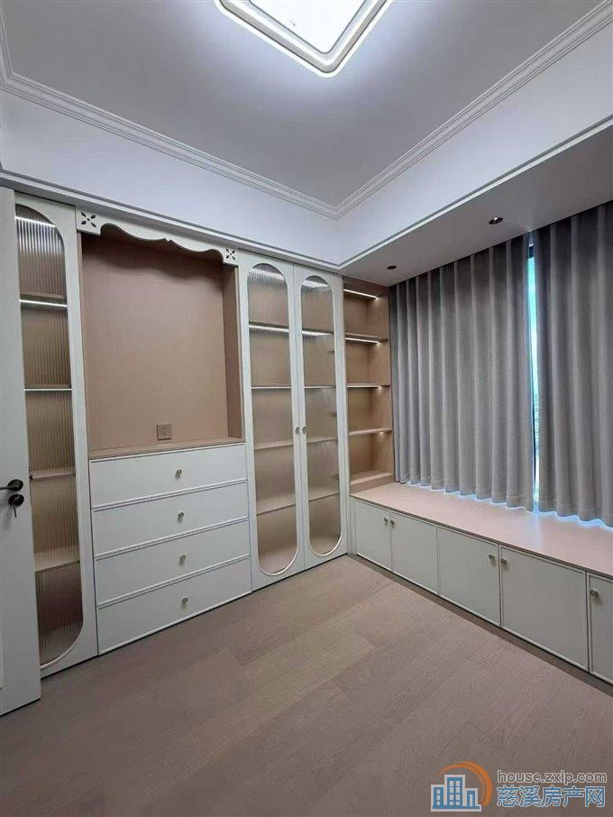 出售湖樾云著豪华精装未入住装修花了60个