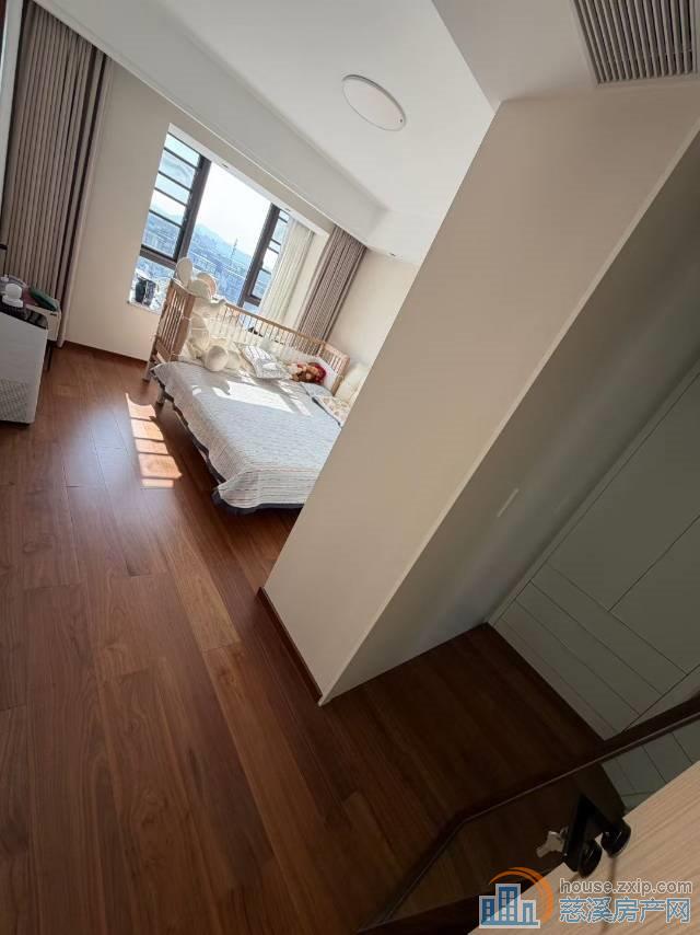 珑玥府143平自住精装修298万车位