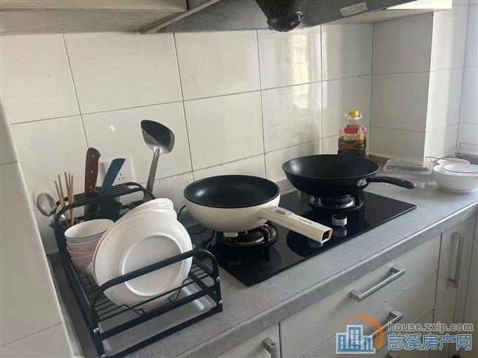 古塘金苑复式一室一厅朝北1600元/月