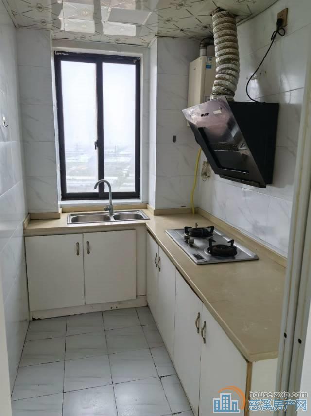 裕嘉小区 三室 2300元