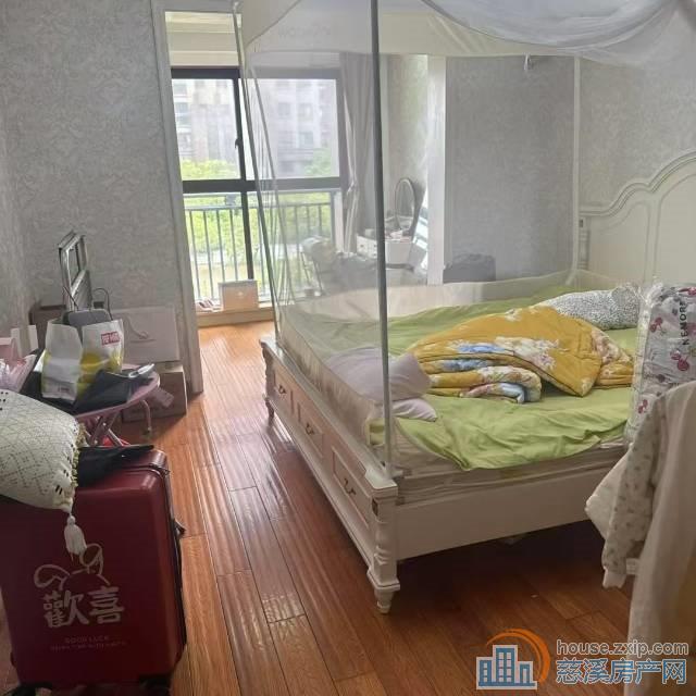 白金湾 134平朝南三间 自住装修