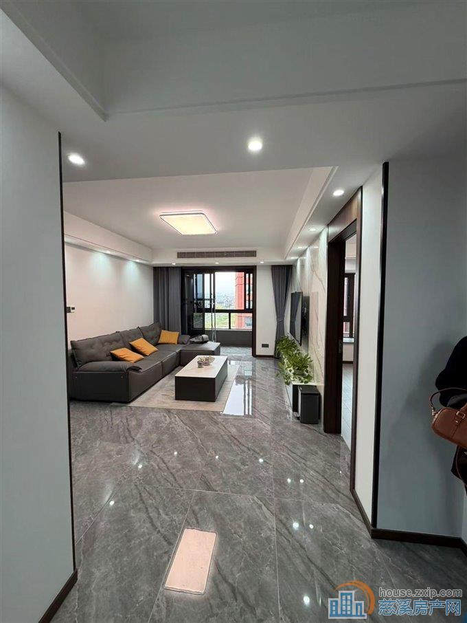 大学城旁边紫荆府2房一卫