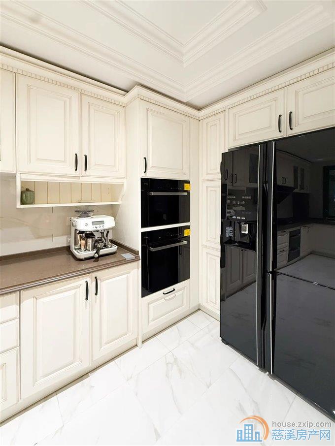 绿城玫瑰园275平680万带二个车位