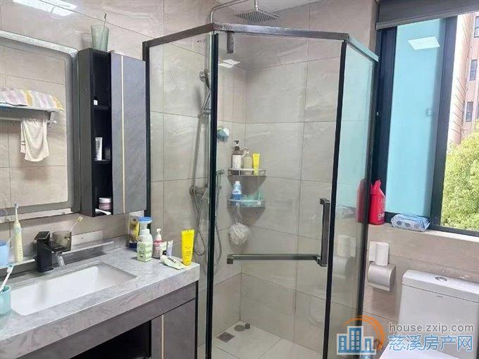 金色港湾6层电梯洋房中层114平精装车位