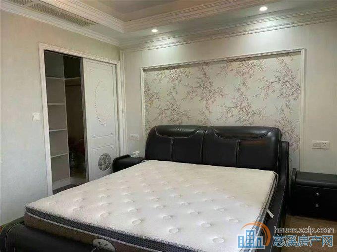 金沙半岛自住豪华装二室 带车位3300