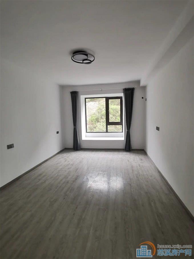 保利银杏小镇105平125万精装修