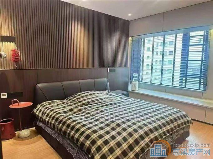 佳洲锦苑143平精装中间楼层190万