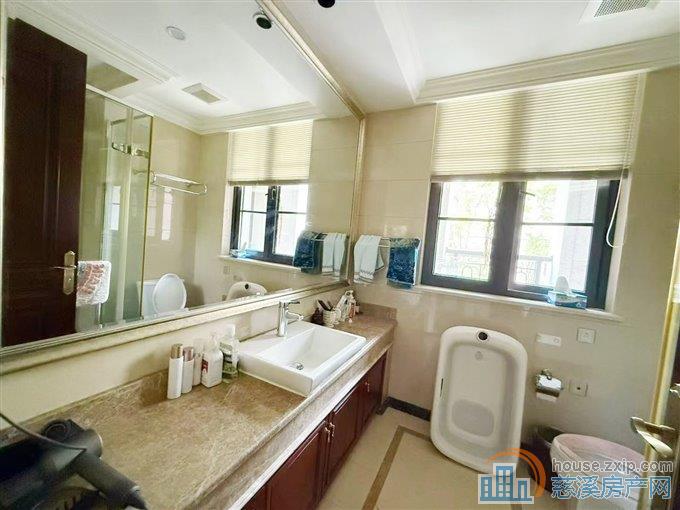 绿城玫瑰园法式宫廷洋房带车位豪华带地暖