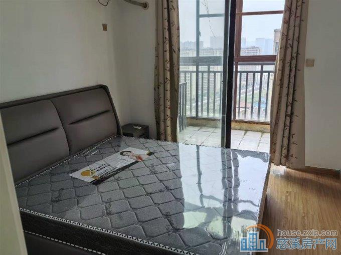 裕嘉小区 三室 2300元