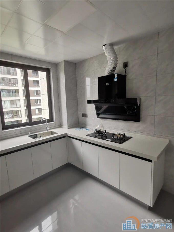 保利银杏小镇105平125万精装修