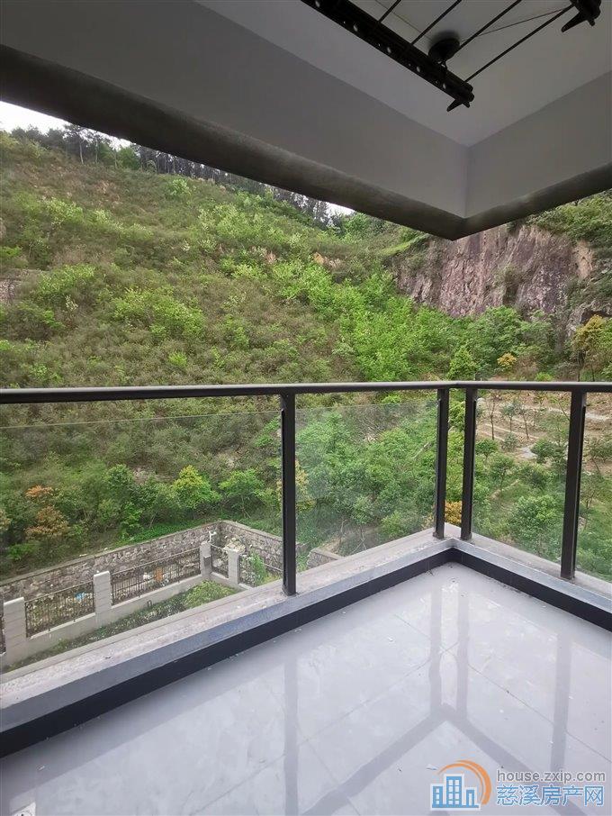 保利银杏小镇105平125万精装修