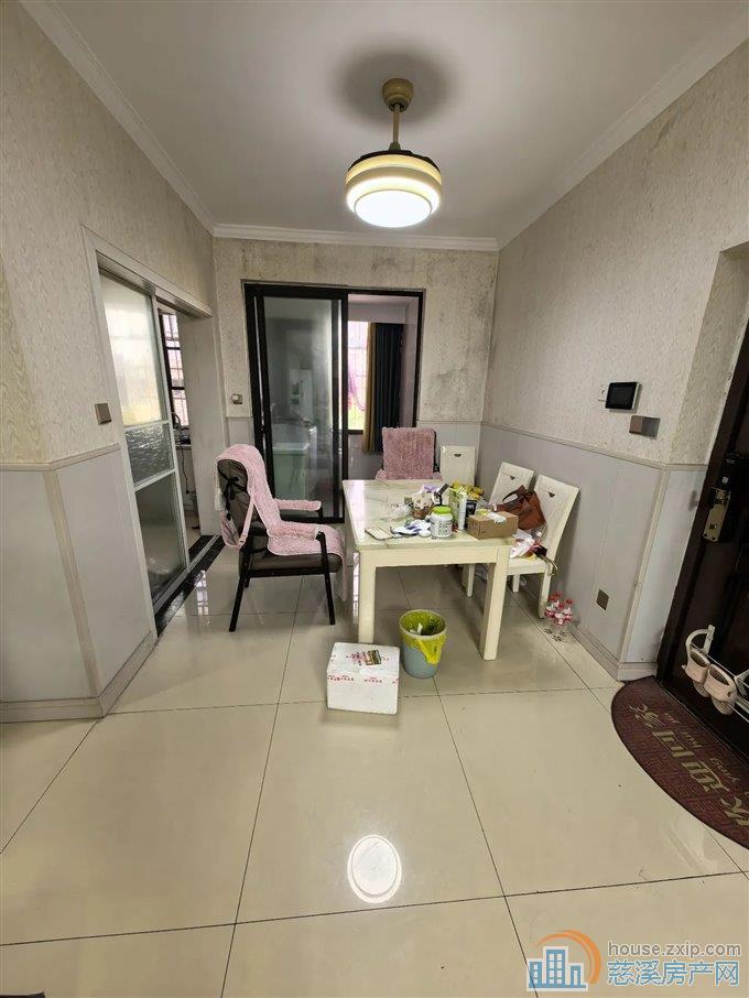 嘉景园124平99万送车位精装修