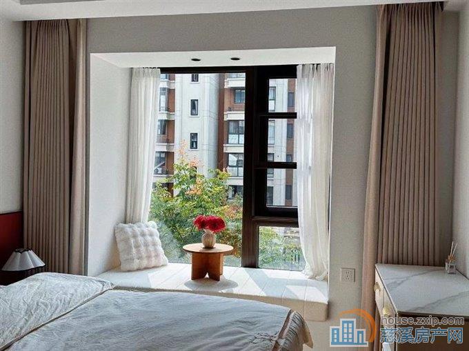 蔚蓝云图85平三室豪装满2年112.8万