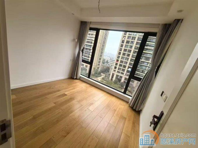 珑玥府143平自住精装修298万车位