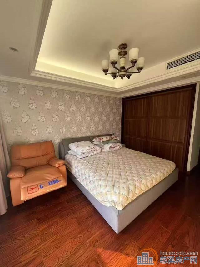 金仕华庭137平洋房3室豪装230万