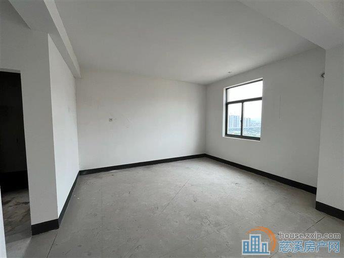 双和家苑 毛坯136平方122万带车位