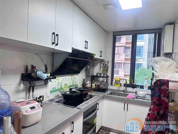 金色港湾小区总高6层电梯纯洋房