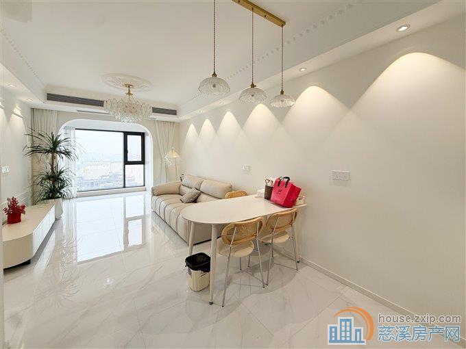 天铂佳苑93平 99.8万 精装修带车位